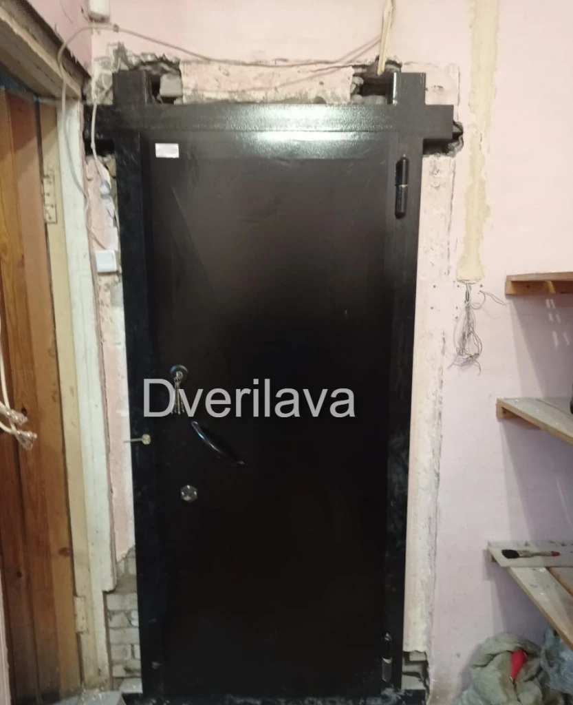 metallicheskaya-dver-dlya-hraneniy